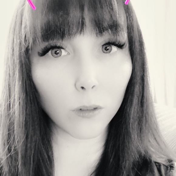 Meet your Posher, Cass - Picture 1 of 1